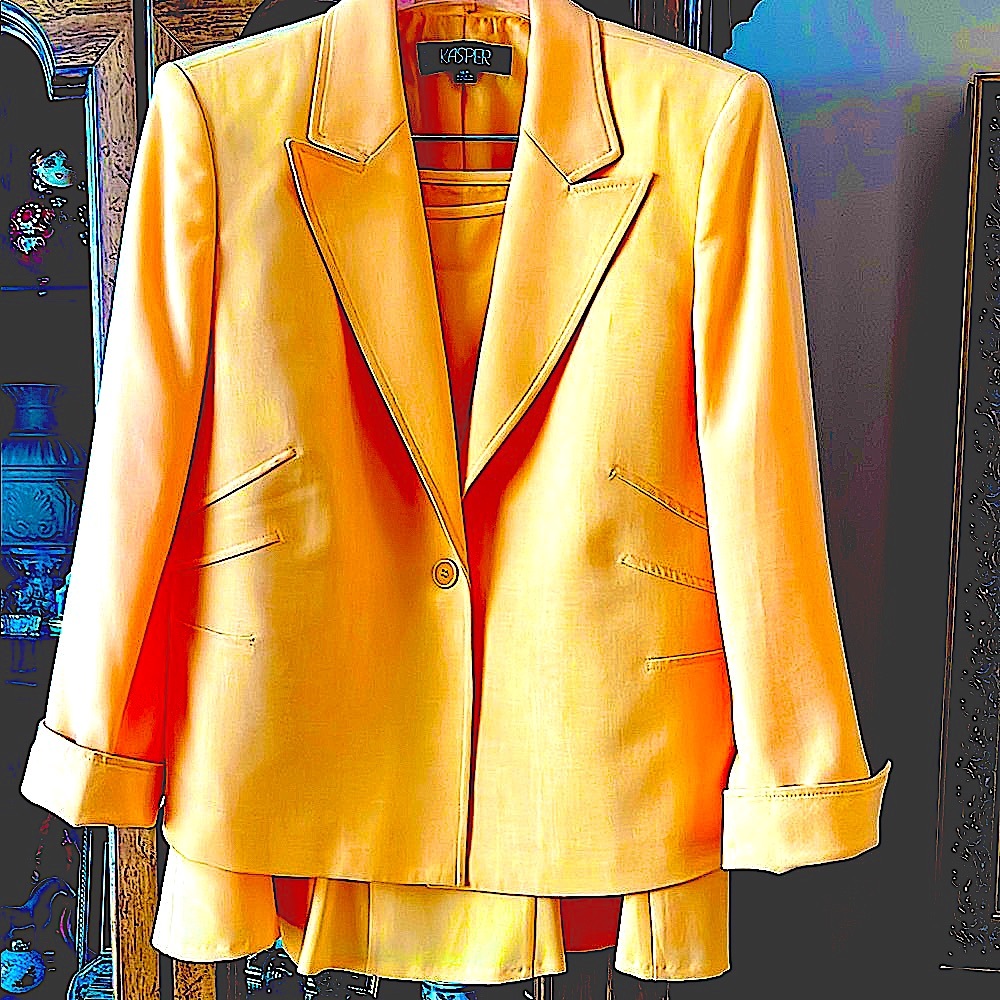 EUCGorgeousMellonContemporarySkirtSuitJacket&SkirtDetailingFigureFlattering16P